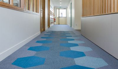 Lycée Voltaire redo för det nya läsåret tack vare Dickson Woven Flooring