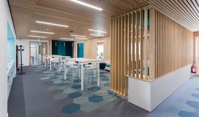 Lycée Voltaire redo för det nya läsåret tack vare Dickson Woven Flooring