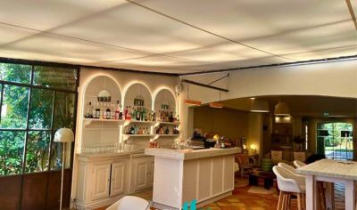 La Bastide de Mougins : confort et élégance grâce aux toiles d'ombrage intérieures Cosywee