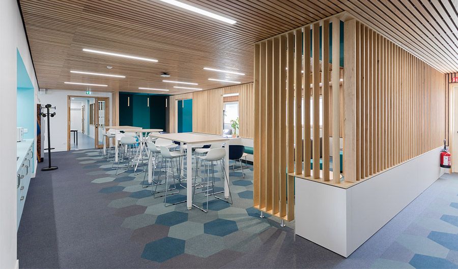 Lycée Voltaire redo för det nya läsåret tack vare Dickson Woven Flooring