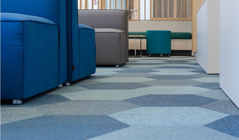 Lycée Voltaire redo för det nya läsåret tack vare Dickson Woven Flooring