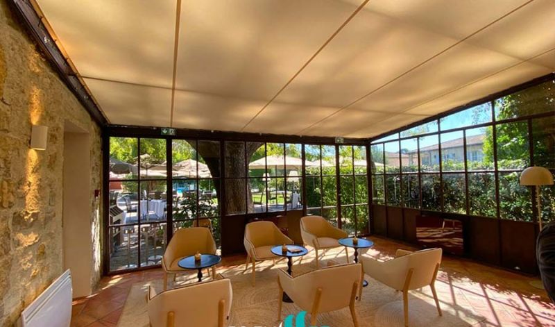 La Bastide de Mougins : confort et élégance grâce aux toiles d'ombrage intérieures Cosywee