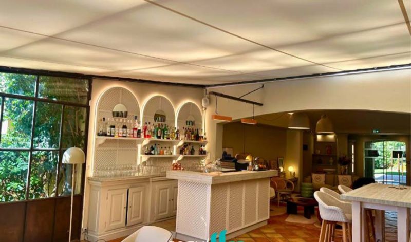 La Bastide de Mougins : confort et élégance grâce aux toiles d'ombrage intérieures Cosywee