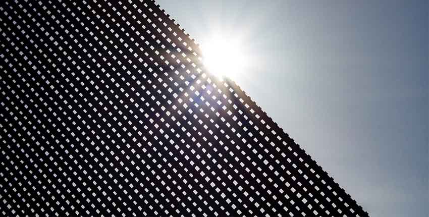Sunworker OPEN : het microgeperforeerde doek voor zonneschermen met 15% openingsgraad.