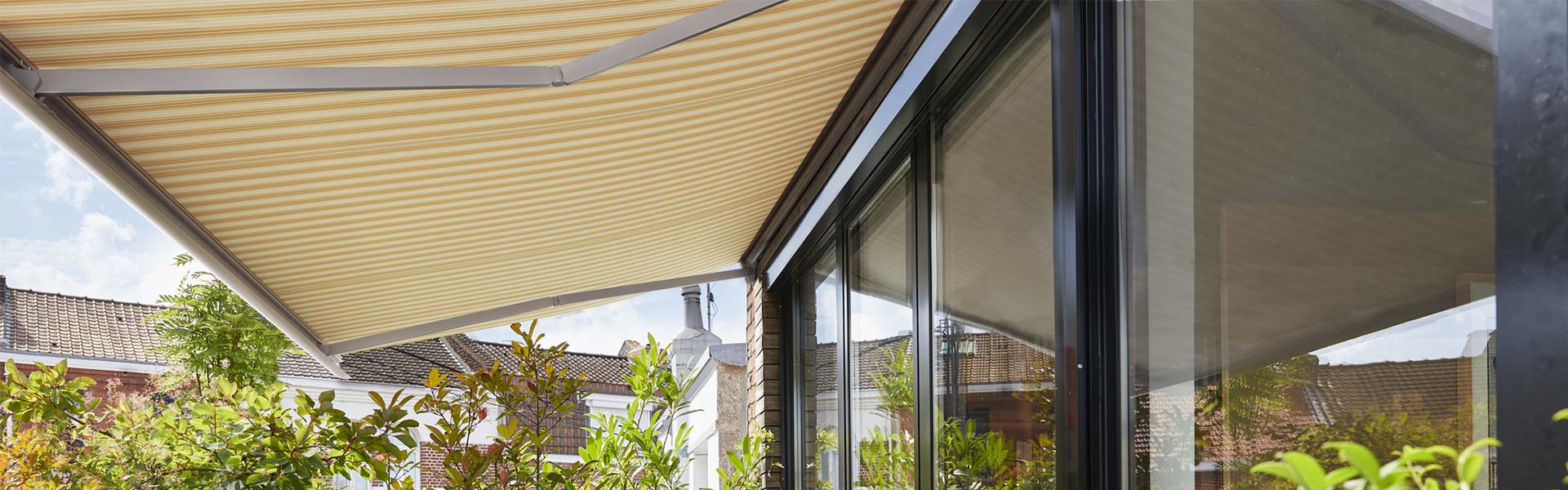 Practical guide for choosing a folding arm awning fabric